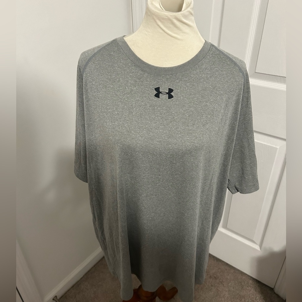 Under Armour Men's Gray T-Shirt
-Dri-Fit